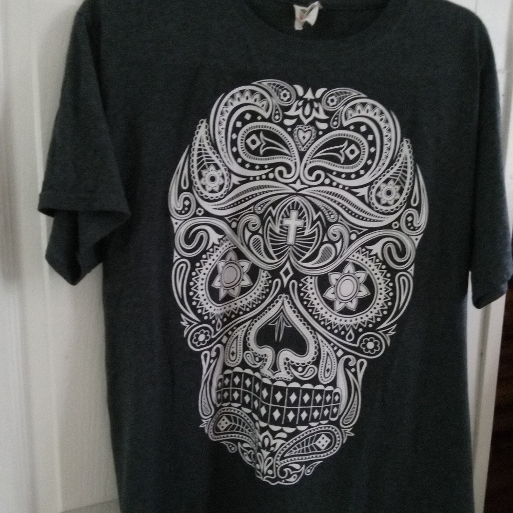 Fruit of the loom skull men shirt size m